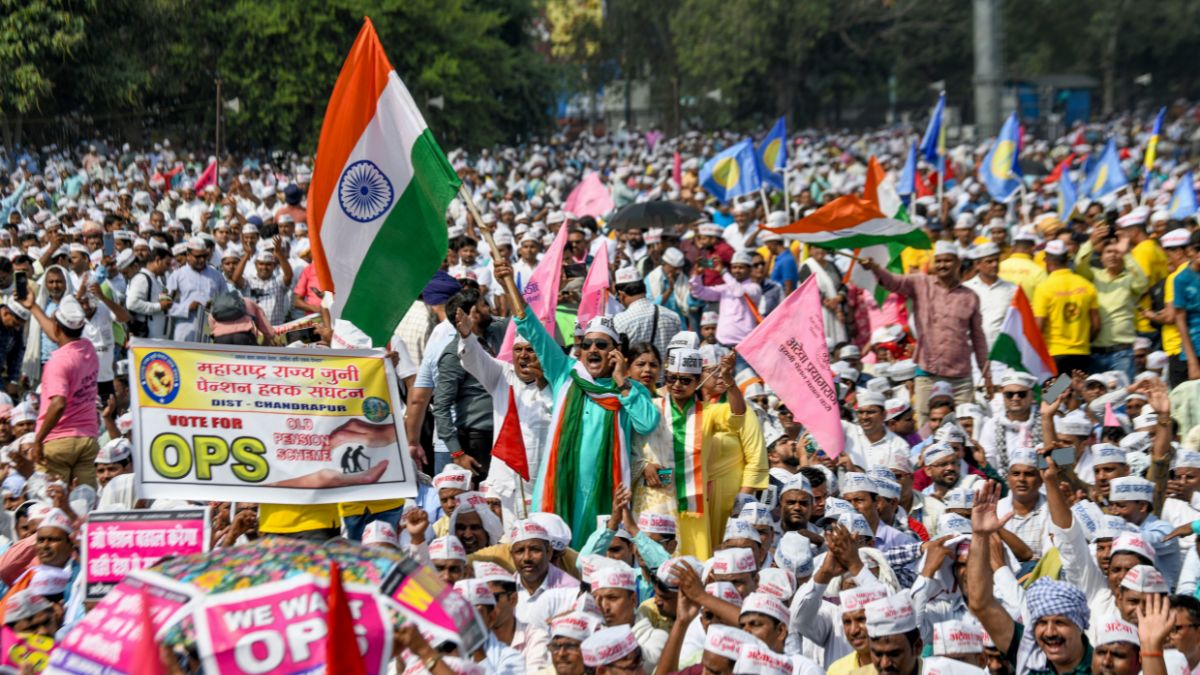 Huge Protest Witnessed At Delhis Ramlila Maidan Seeking Restoration Of Old Pension Scheme 5546